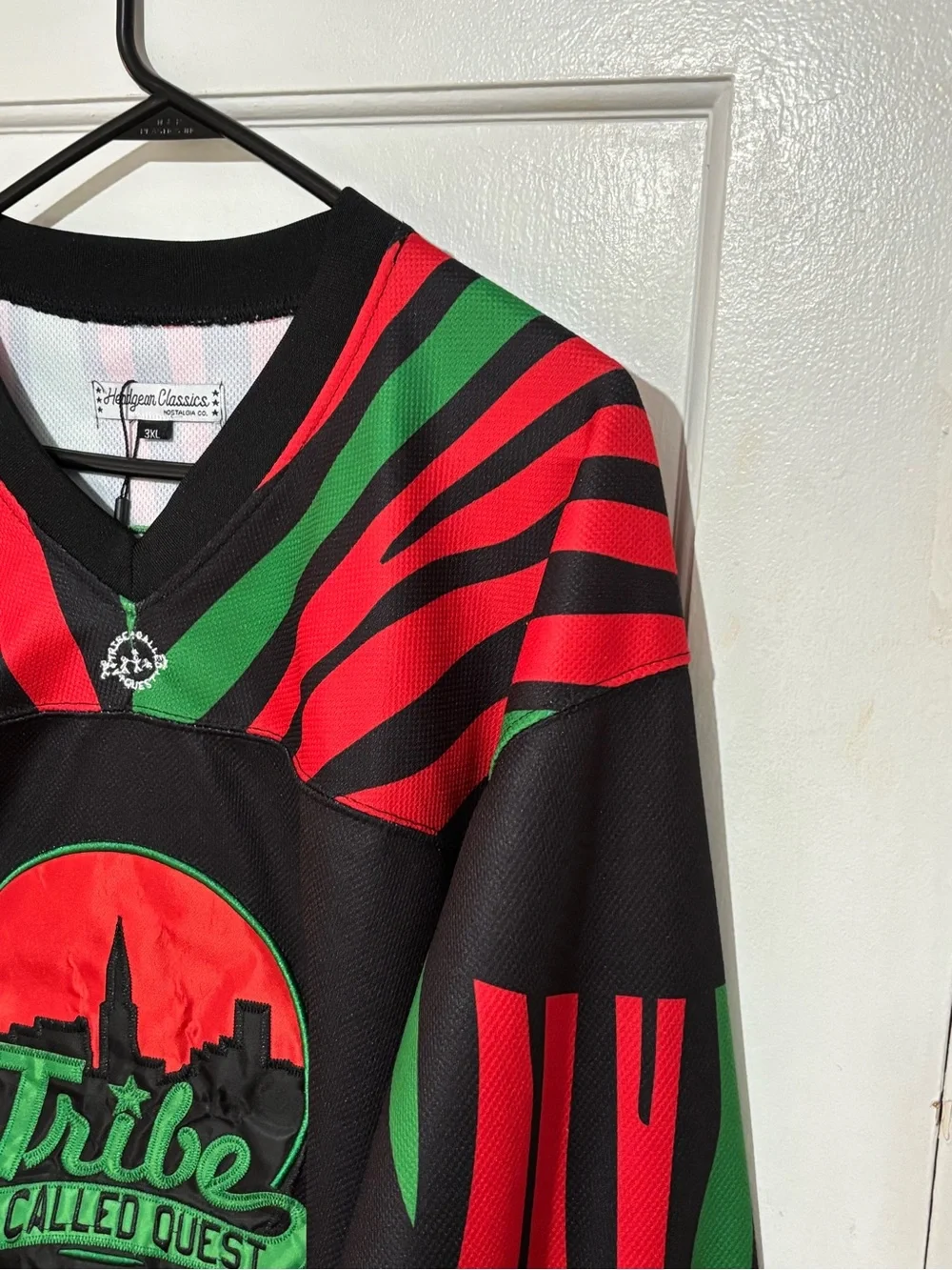 A Tribe Called Quest Low End Theory Men's Jersey - Black/Red/Green - Picture 9 of 16